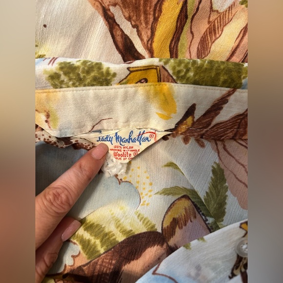 VTG. 1970s Lady Manhattan Button Down - Picture 5 of 6